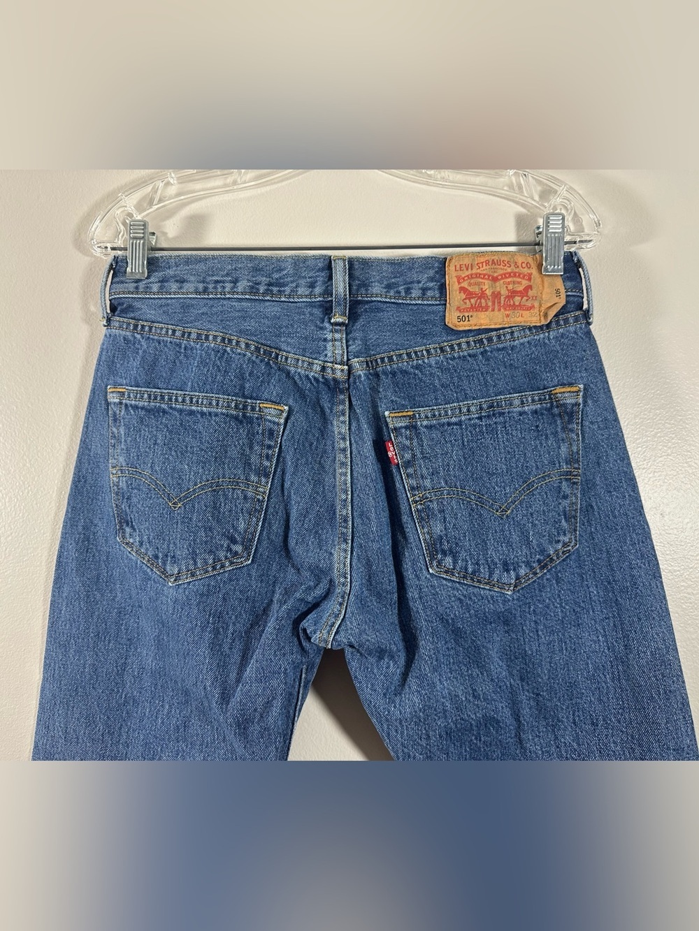 Levis 501 Mens Original Fit Button Fly Straight Leg Size 30x32 Blue Denim Jeans - Picture 7 of 13